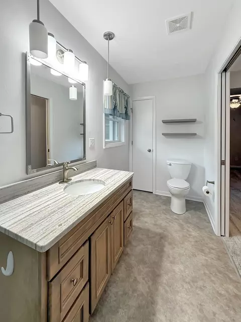 Bath - 701 E Soper St, Winnebago, IL 61088 photo 2 of 5
