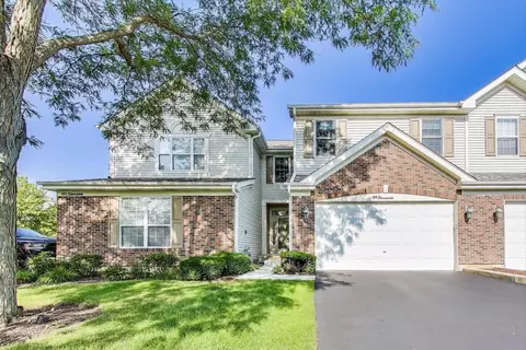 99 Stonegate Ln, Streamwood, IL 60107
