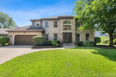 621 Dilorenzo Dr, Naperville, IL 60565