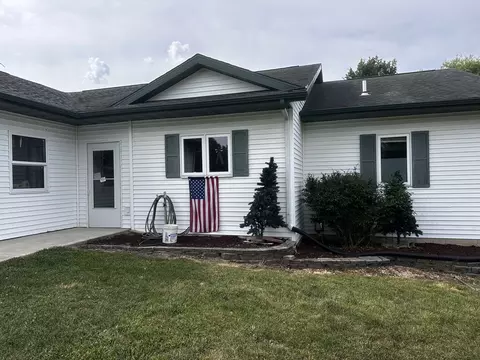 1959 W Navajo Dr, Freeport, IL 61032