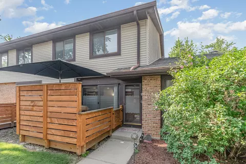 8306 Portsmouth Dr #22B, Darien, IL 60561