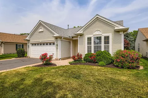 13490 Honeysuckle Dr, Huntley, IL 60142