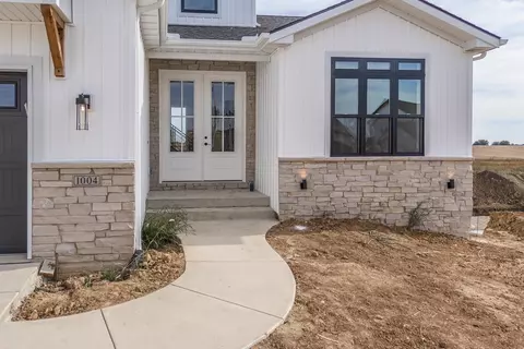 1004 Mount Carmel Rd, Bloomington, IL 61705 photo 2