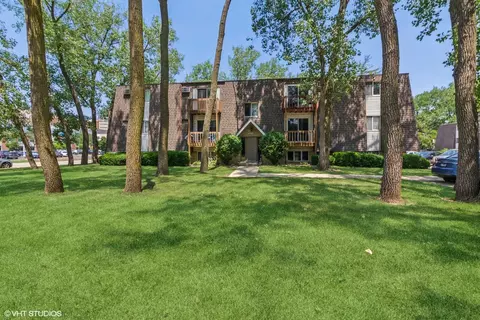 214 Madison St #3A, Joliet, IL 60435