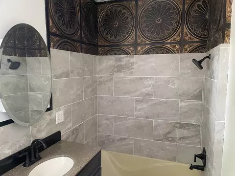 Bath - 355 N 5th St, Sheldon, IL 60966 photo 5 of 6