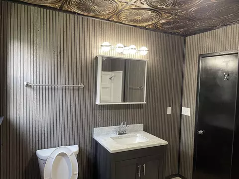 Bath - 355 N 5th St, Sheldon, IL 60966 photo 1 of 6