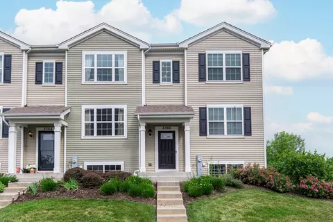 2366 Aurora Dr, Pingree Grove, IL 60140