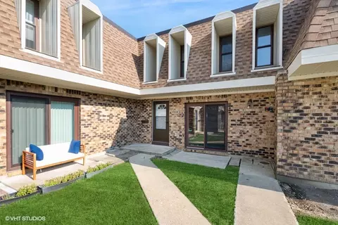 7816 Woodward Ave #40-4G, Woodridge, IL 60517