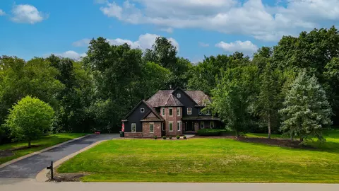 63 Oak Creek Dr, Yorkville, IL 60560