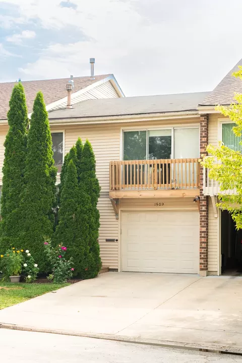 1509 Elder Dr, Aurora, IL 60506