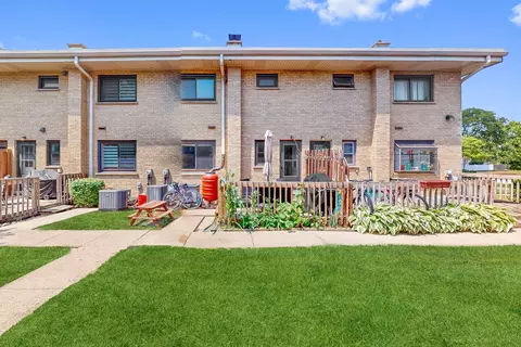 982 N Wheeling Rd, Mount Prospect, IL 60056 photo 16