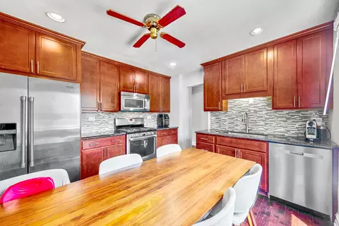982 N Wheeling Rd, Mount Prospect, IL 60056 photo 4