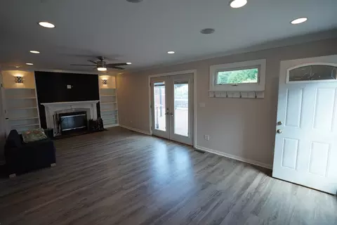 Living - 2304 Jay Ln, Rolling Meadows, IL 60008 photo 5 of 6