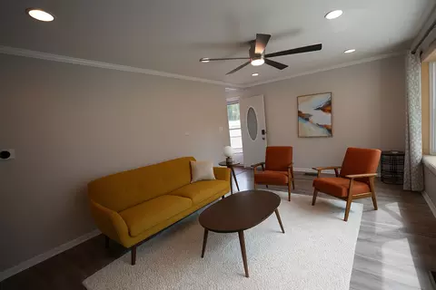 Living - 2304 Jay Ln, Rolling Meadows, IL 60008 photo 3 of 6