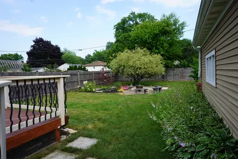 Exterior - 2304 Jay Ln, Rolling Meadows, IL 60008 photo 7 of 9