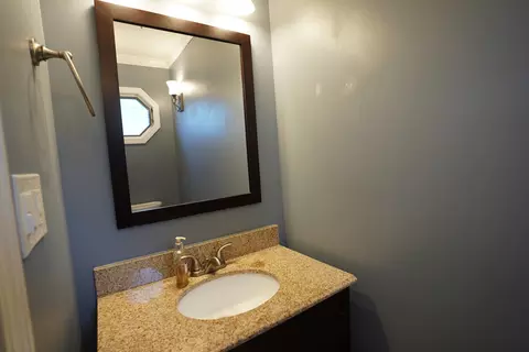 Bath - 2304 Jay Ln, Rolling Meadows, IL 60008 photo 2 of 2