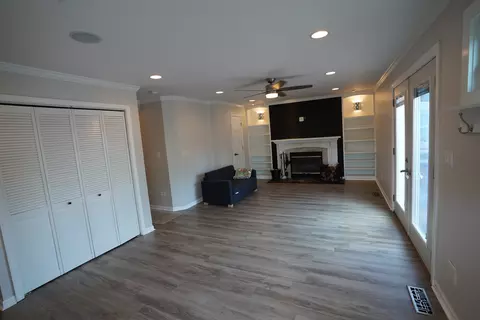 Living - 2304 Jay Ln, Rolling Meadows, IL 60008 photo 6 of 6