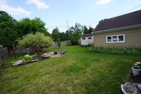 Exterior - 2304 Jay Ln, Rolling Meadows, IL 60008 photo 6 of 9