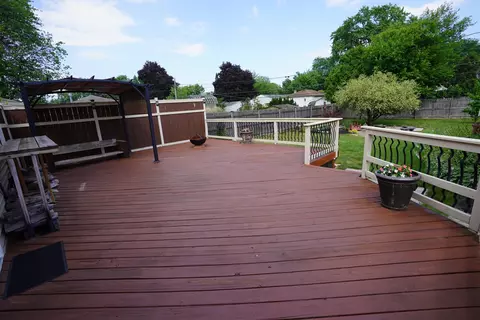Exterior - 2304 Jay Ln, Rolling Meadows, IL 60008 photo 4 of 9
