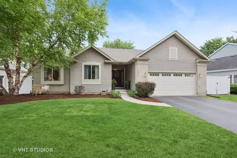 1373 Loch Lomond Dr, Crystal Lake, IL 60014