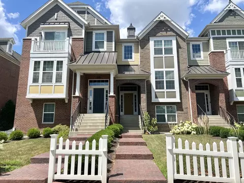 4182 Royal Mews Cir, Naperville, IL 60564