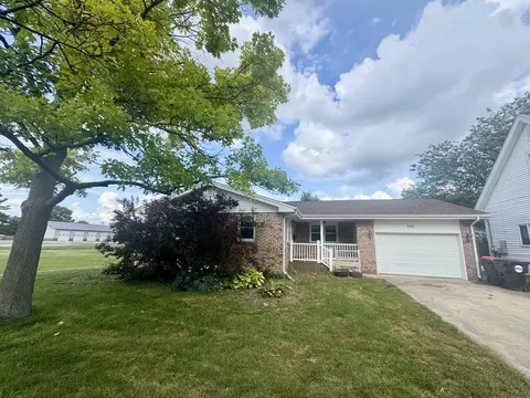 106 S Buck St, Le Roy, IL 61752