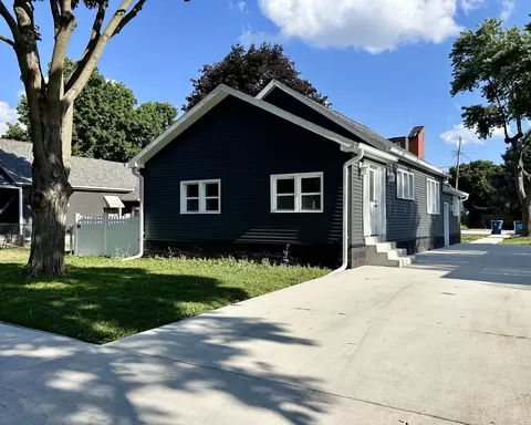 425 W Cleveland St, Spring Valley, IL 61362