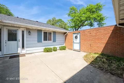 1 Falkirk Ln, Rolling Meadows, IL 60008 photo 4