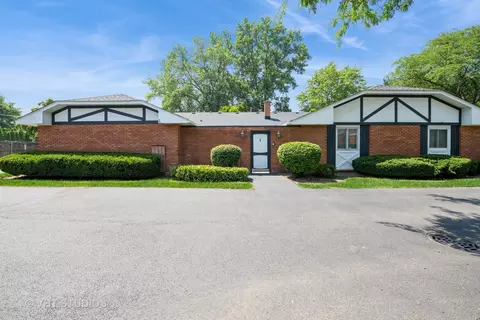 1 Falkirk Ln, Rolling Meadows, IL 60008 photo 2
