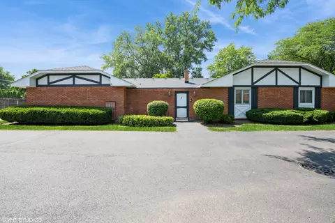 1 Falkirk Ln, Rolling Meadows, IL 60008