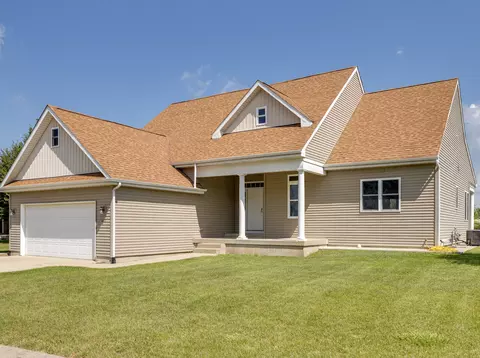 Exterior - 811 Forest Downs St, Harvard, IL 60033 photo 2 of 2