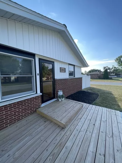 12813 E Playfield Dr, Crestwood, IL 60418 photo 2