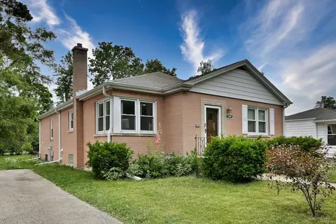 1747 Linneman St, Glenview, IL 60025