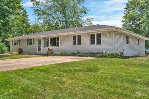 955 E 5th St, Coal City, IL 60416