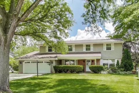 1501 E Greenwood Dr, Mount Prospect, IL 60056