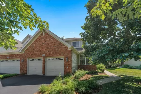 270 Birch Ln, Saint Charles, IL 60175