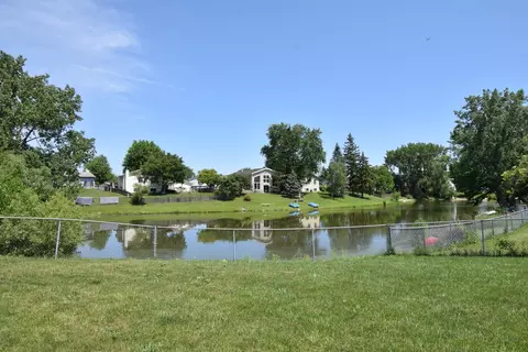 963 E Castlewood Ln, Bartlett, IL 60103 photo 5