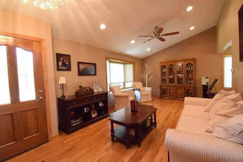 963 E Castlewood Ln, Bartlett, IL 60103 photo 8