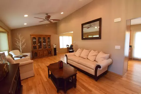 963 E Castlewood Ln, Bartlett, IL 60103 photo 7