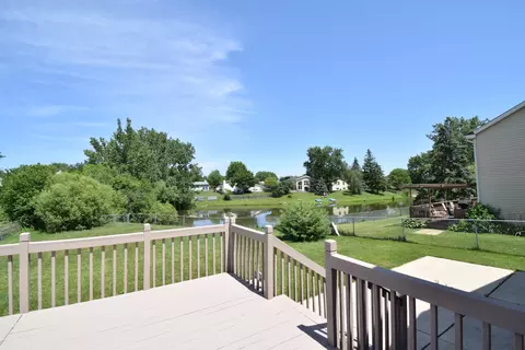 963 E Castlewood Ln, Bartlett, IL 60103 photo 3