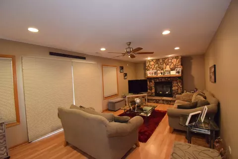 963 E Castlewood Ln, Bartlett, IL 60103 photo 14