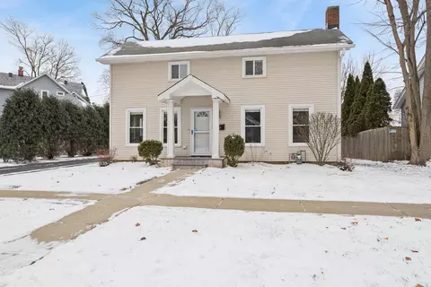 180 1 St, Crystal Lake, IL 60014