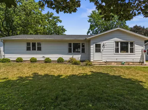 2406 Hathaway Dr, Champaign, IL 61821