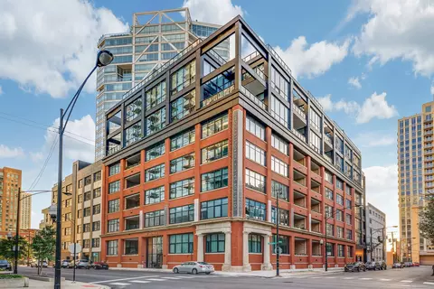 676 N Kingsbury St #204, Chicago, IL 60654