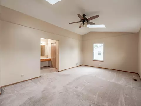 Bedroom - 810 Fox Run Ln, Algonquin, IL 60102 photo 1 of 4