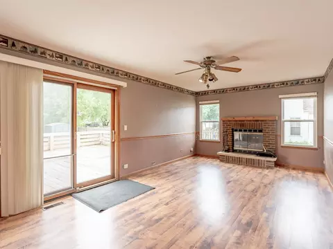 Living - 810 Fox Run Ln, Algonquin, IL 60102 photo 3 of 3