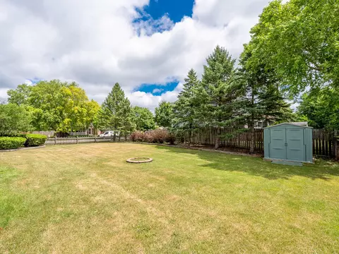 Exterior - 810 Fox Run Ln, Algonquin, IL 60102 photo 4 of 4