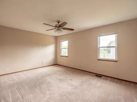 Bedroom - 810 Fox Run Ln, Algonquin, IL 60102 photo 3 of 4