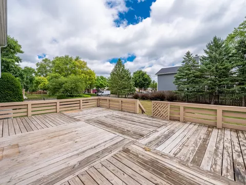 Exterior - 810 Fox Run Ln, Algonquin, IL 60102 photo 2 of 4