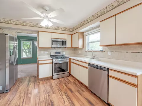 Kitchen - 810 Fox Run Ln, Algonquin, IL 60102 photo 1 of 2